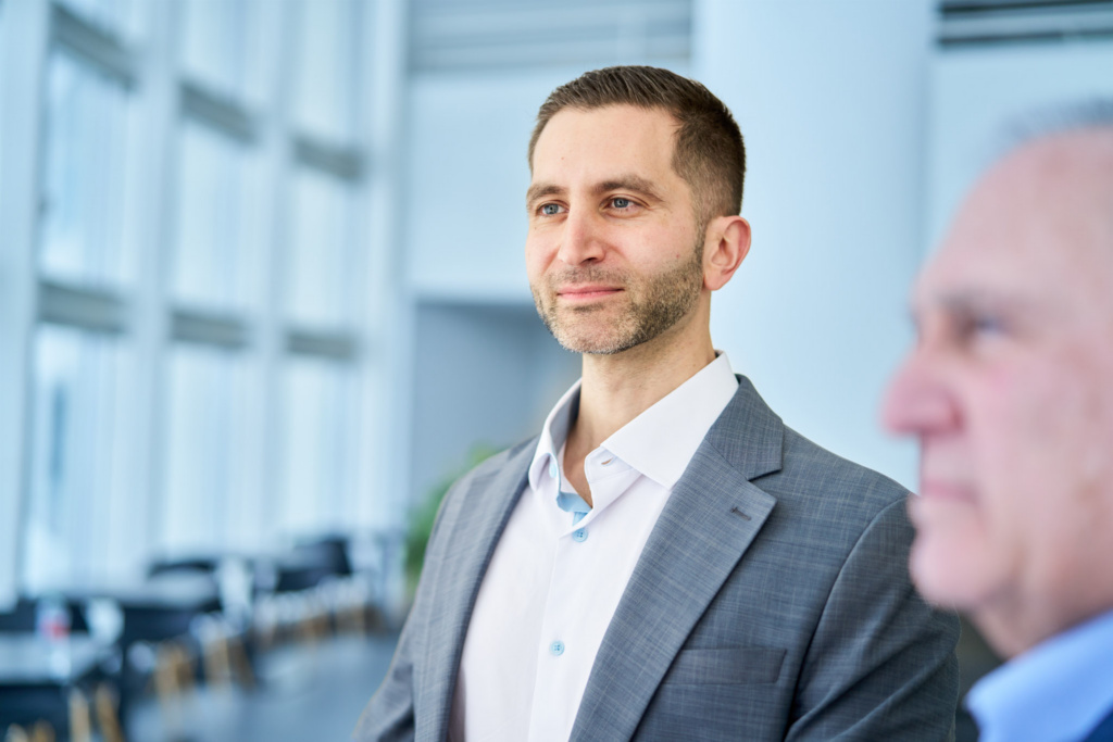 zach_handelman_candid_1